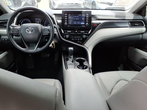 Used 2022 Toyota Camry SE FWD image 19