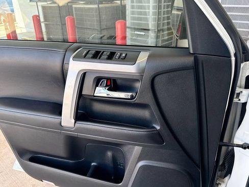 Used 2021 Toyota 4Runner SR5 Premium w/ Moonroof Package RWD image 7