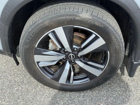 Used 2023 Nissan Rogue SL w/ SL Premium Package image 11