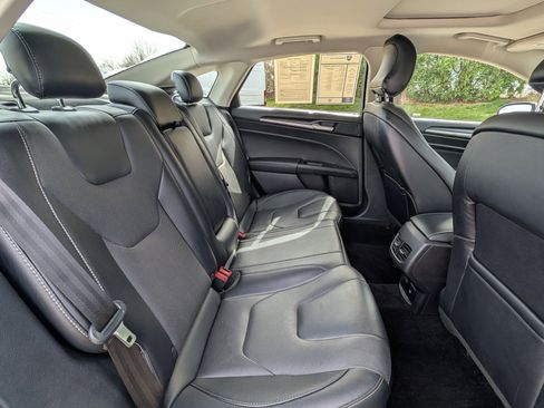 Used 2018 Ford Fusion Titanium image 22