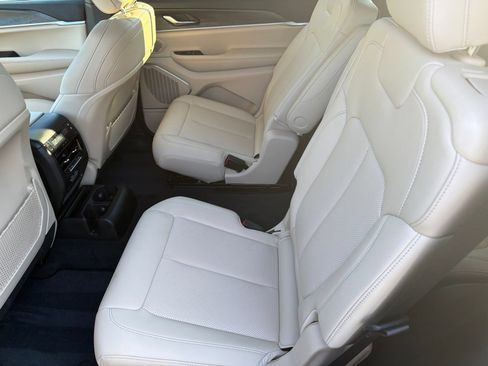 Used 2025 Jeep Grand Cherokee L Limited w/ Luxury Tech Group II AWD/4WD image 31