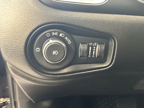 Used 2022 Jeep Renegade Latitude w/ Convenience Group image 21