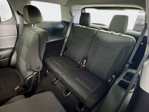 Used 2023 GMC Acadia SLE w/ Driver Convenience Package image 30