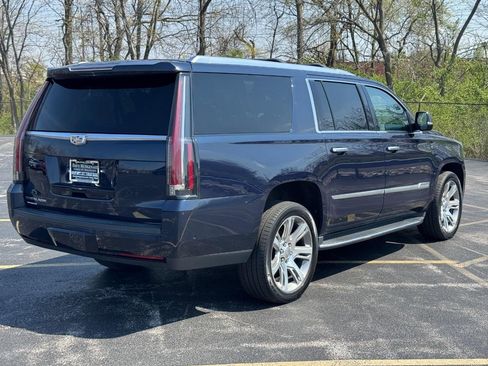 Used 2019 Cadillac Escalade ESV Luxury AWD/4WD image 4
