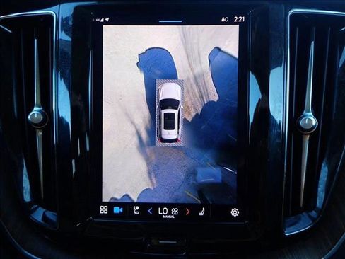 Used 2022 Volvo XC60 B5 Momentum image 19