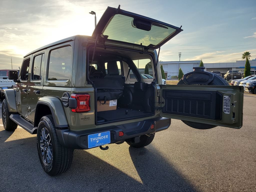 New 2026 Jeep Wrangler Unlimited Sahara AWD/4WD image 11
