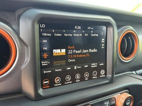 Used 2022 Jeep Gladiator Mojave w/ Cold Weather Group AWD/4WD image 23