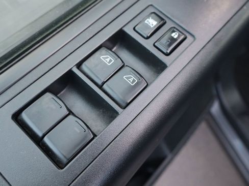 Used 2014 Nissan Titan S image 27