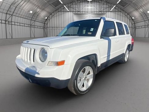 Used 2014 Jeep Patriot Limited w/ Sun/Sound Group image 12