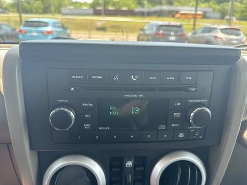 Used 2010 Jeep Wrangler Unlimited Sahara w/ Dual Top Group AWD/4WD image 15