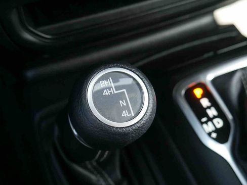 Used 2018 Jeep Wrangler Unlimited Sahara w/ Safety Group AWD/4WD image 29