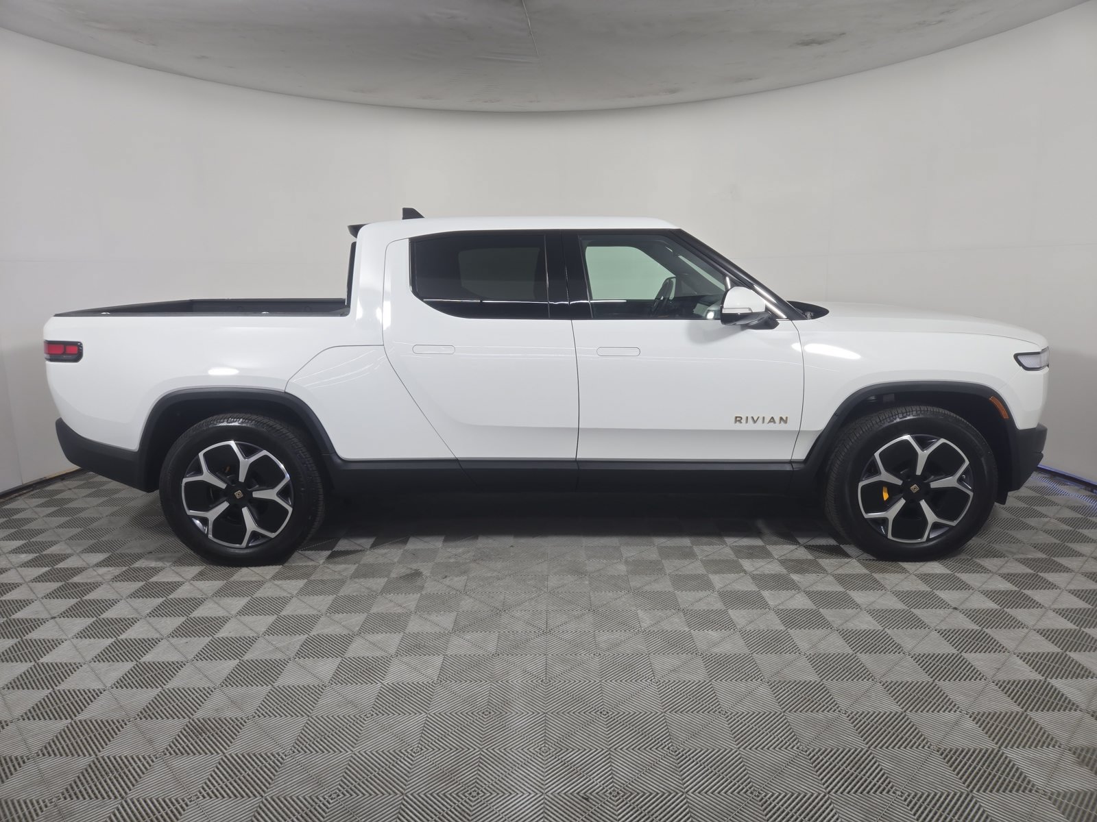 Used 2022 Rivian R1T Adventure AWD/4WD image 6