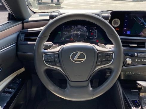 Used 2025 Lexus ES 300h w/ Premium Package FWD image 30