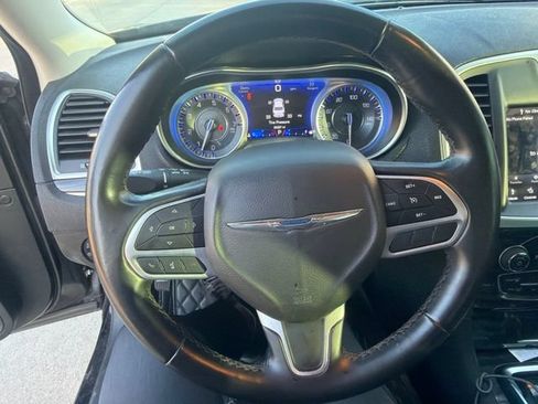 Used 2022 Chrysler 300 Touring L RWD image 14