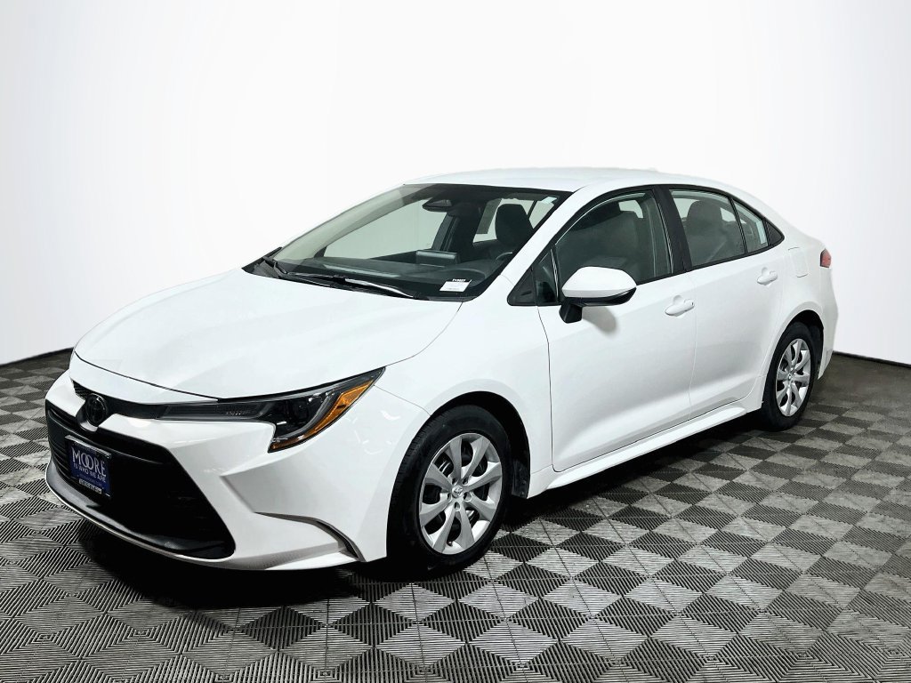 Certified 2024 Toyota Corolla LE FWD image 3