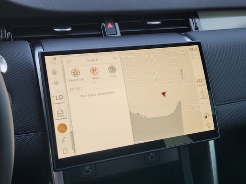 New 2025 Land Rover Discovery Sport Dynamic SE image 17