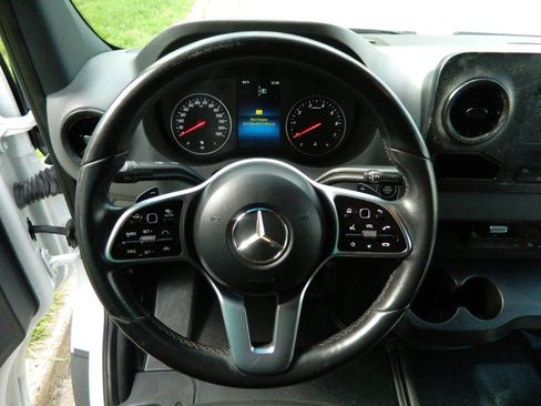 Used 2022 Mercedes-Benz Sprinter 1500 image 18