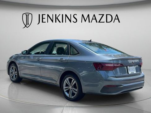 Used 2024 Volkswagen Jetta SE FWD image 6