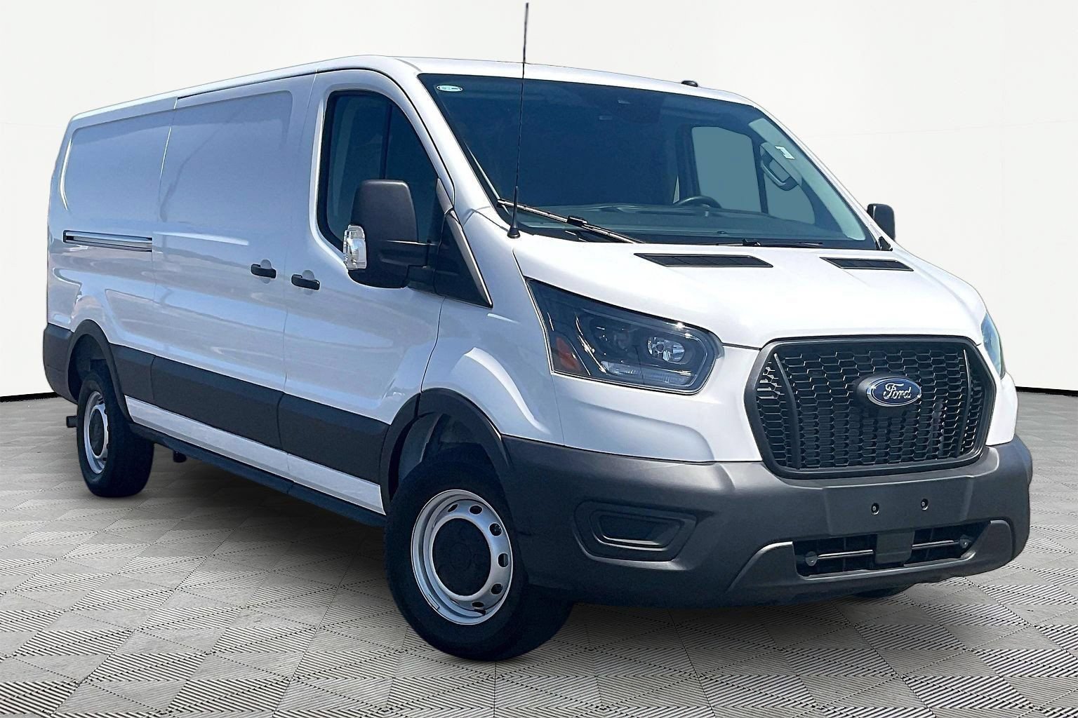 Used 2025 Ford Transit 150 Low Roof RWD image 1