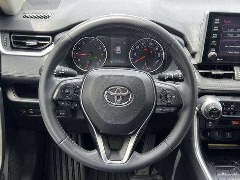 Used 2020 Toyota RAV4 XLE Premium FWD image 14