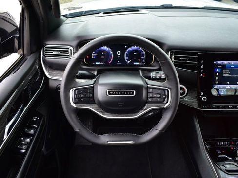 Used 2022 Jeep Wagoneer Series III w/ Flexible Seating Group AWD/4WD image 46