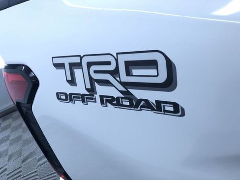 Certified 2025 Toyota Tacoma TRD Off-Road image 9