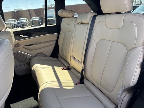 New 2026 Jeep Grand Cherokee Limited AWD/4WD image 18