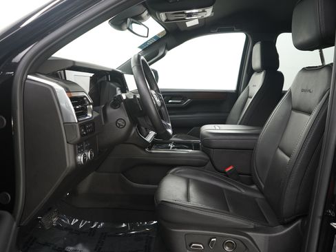 Used 2025 GMC Yukon XL Denali AWD/4WD image 18