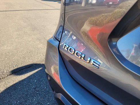 Used 2019 Nissan Rogue SV FWD image 6