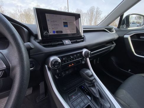 Used 2025 Toyota RAV4 XLE w/ Convenience Package image 23