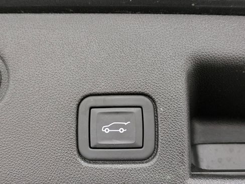 Used 2023 Chevrolet Equinox LT w/ Driver Convenience Package image 12