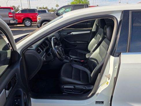 Used 2017 Volkswagen Jetta SE image 13