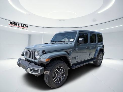 New 2026 Jeep Wrangler Unlimited Sahara AWD/4WD image 7