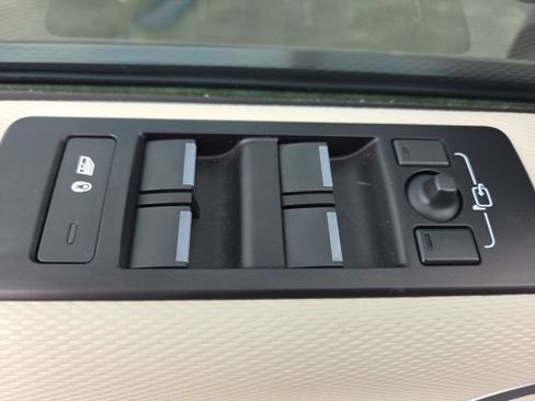 Used 2023 Land Rover Discovery HSE R-Dynamic AWD/4WD image 29