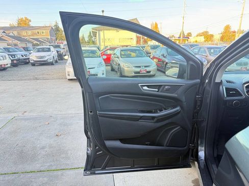 Used 2015 Ford Edge Titanium image 11