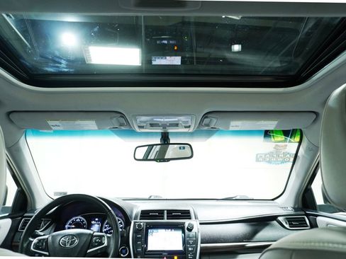 Used 2017 Toyota Camry XLE w/ Moonroof Package image 20