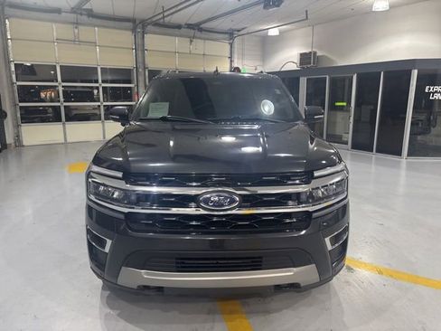 Used 2023 Ford Expedition Limited image 3