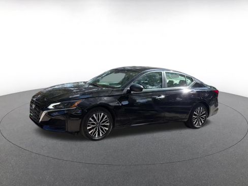 Used 2025 Nissan Altima 2.5 SV FWD image 8