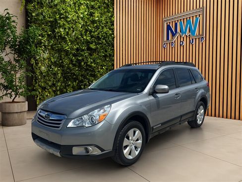 Used 2011 Subaru Outback 3.6R Limited AWD/4WD image 3