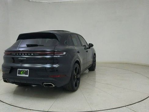 Used 2025 Porsche Cayenne w/ Premium Package image 71