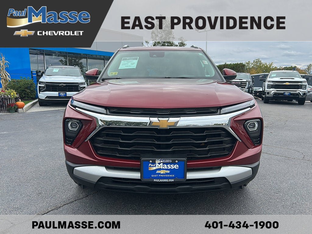 Used 2024 Chevrolet TrailBlazer LT w/ LT Cold Weather Package FWD image 2
