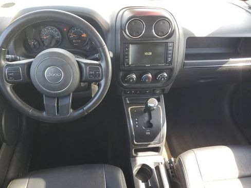 Used 2017 Jeep Patriot High Altitude AWD/4WD image 10