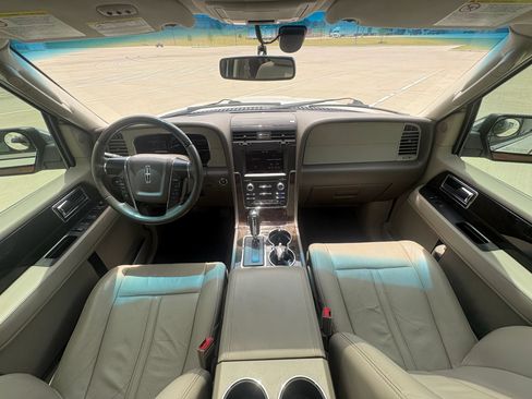 Used 2015 Lincoln Navigator 4WD image 18