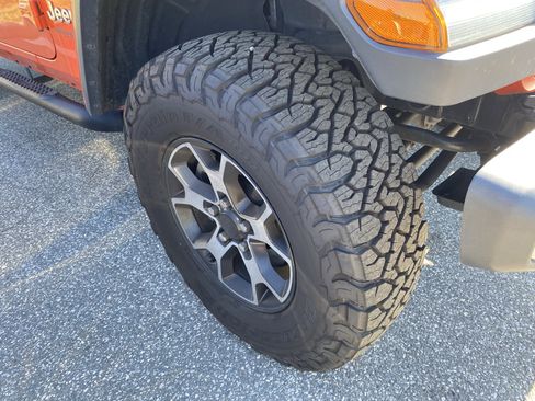 Used 2020 Jeep Wrangler Unlimited Sahara AWD/4WD image 7