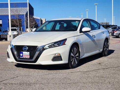 Used 2022 Nissan Altima 2.5 SV image 2