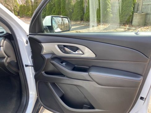 Used 2019 Chevrolet Traverse LT w/ LPO, Black Accent Package image 25