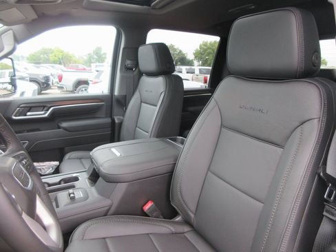 New 2026 GMC Sierra 2500 Denali w/ Denali Reserve Package image 14