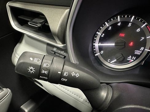 Used 2025 Toyota Highlander XLE image 22