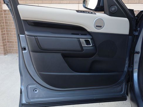 Used 2019 Land Rover Discovery SE AWD/4WD image 15