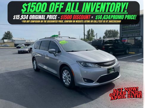 Used 2017 Chrysler Pacifica Touring-L FWD image 1